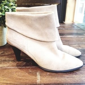 Beige/tan suede ankle booties sz 8